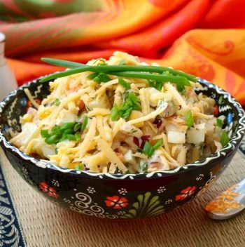 салат с копченым кальмаром