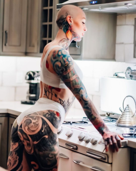 Тату модель Лина