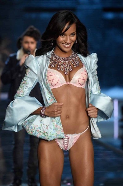 20 самых ужасных и безвкусных нарядов Victoria's Secret