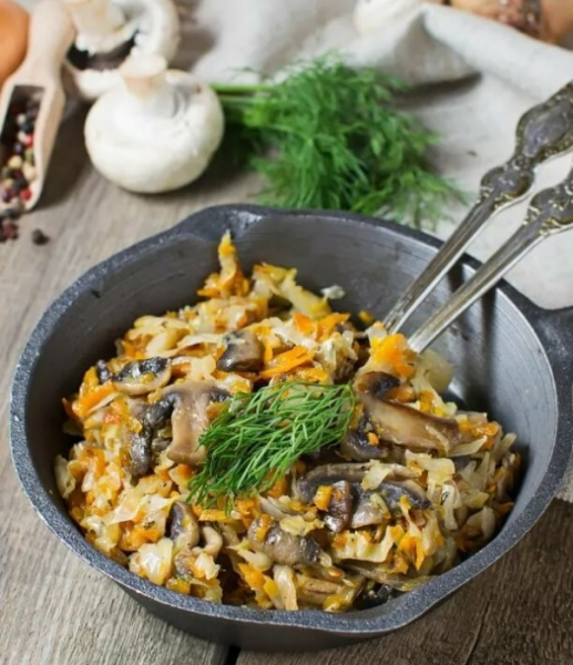 тушеная капуста с шампиньонами