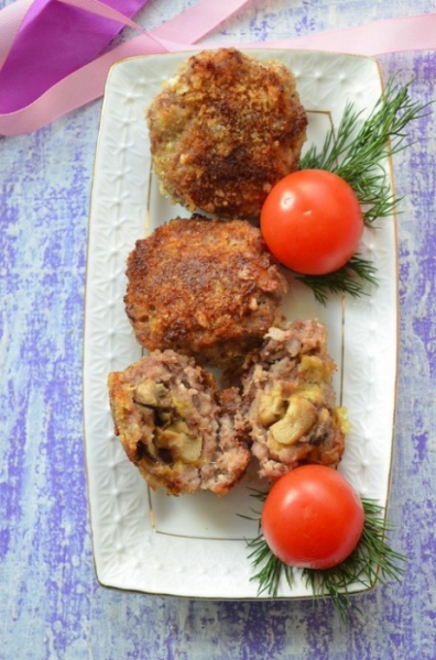 котлеты из говядины с сыром и грибами
