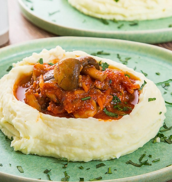 пюре с гуляшом и грибами