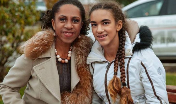 Елена Ханга с дочерью