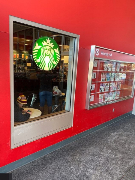 Мусульманка подает в суд на Starbucks из-за того, что на ее стакане бариста написал «ИГИЛ» (3 фото)