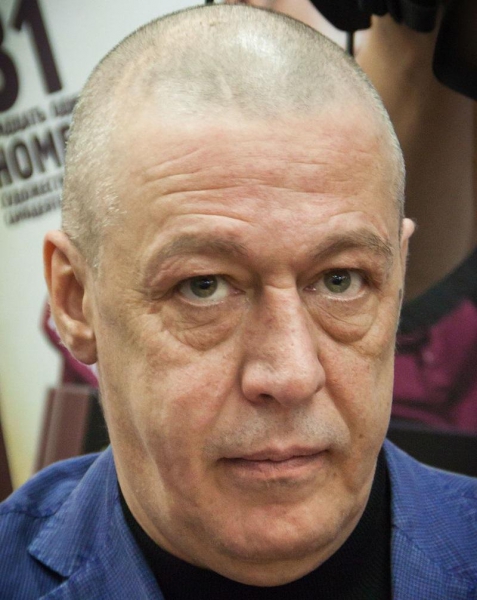 Еще больше изоляции: Михаил Ефремов заболел в колонии и был отправлен на карантин