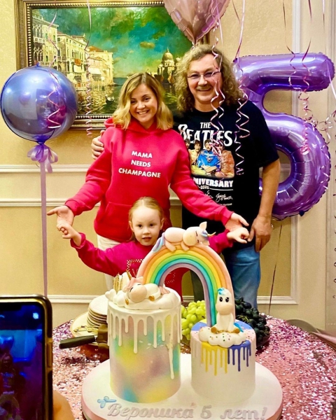 Очень на жену похожа! Игорь Николаев поделился редким фото со старшей дочерью