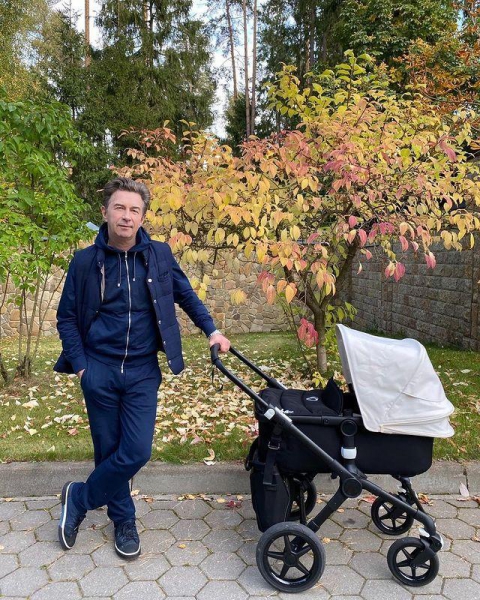 Валерий Сюткин раскрыл тайну появления на свет своего четвертого ребенка