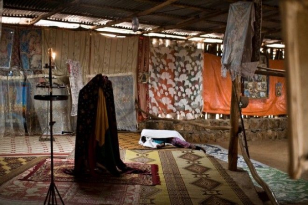 Пражский фотограф снял обряд экзорцизма в Эфиопии