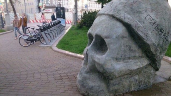SB10 самых безумных памятников со всего мира вызывающие один вопрос