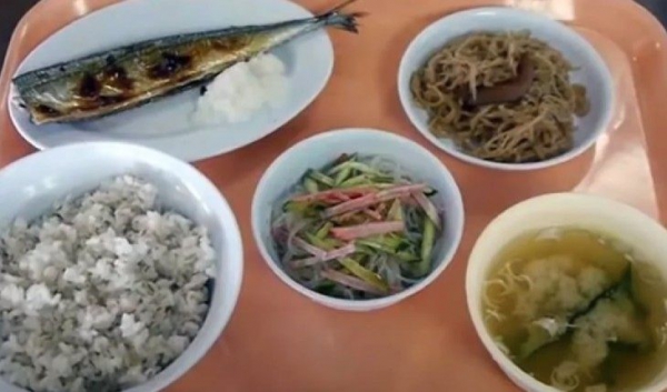 Японцы едят стандартные для культуры блюда в упрощенном виде