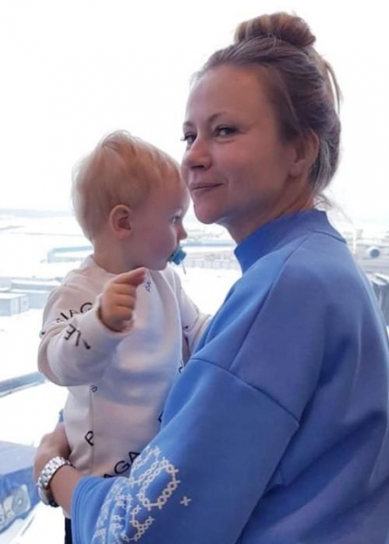 Совсем не похож на маму! Мария Миронова показала подросшего младшего сына