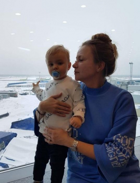 Совсем не похож на маму! Мария Миронова показала подросшего младшего сына