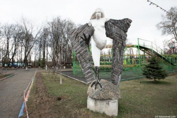 SB10 самых безумных памятников со всего мира вызывающие один вопрос