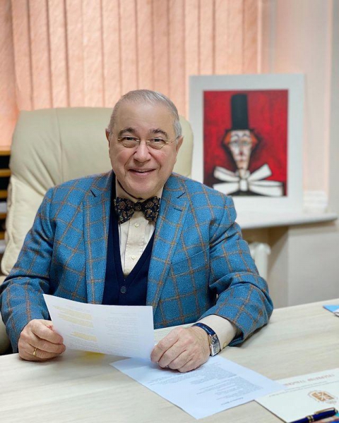 Очаровательные усики 15-летнего юнца! Евгений Петросян опубликовал архивное фото 