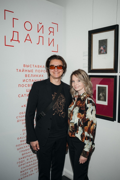 Анна Чурина, Регина Бурд, Екатерина Вуличенко, Полина Оганичева на открытии выставки «Тайные пороки»