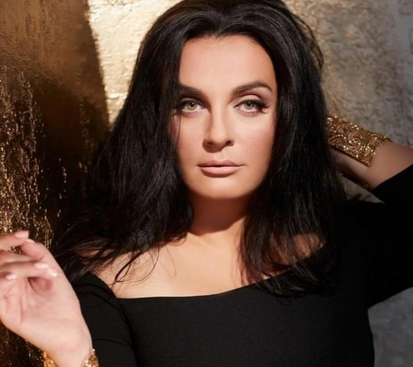 Елена Ваенга стала невольной участницей скандала в самолете