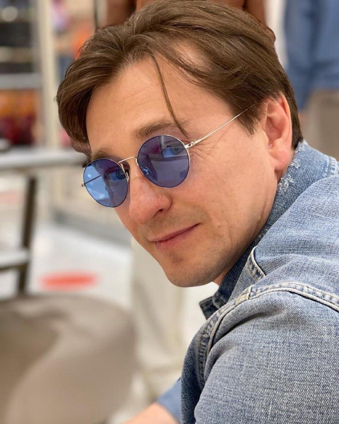Сергей Безруков планирует усыновить ребенка через год после рождения сына