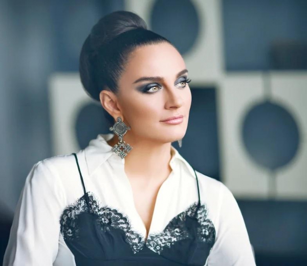 Елена Ваенга стала невольной участницей скандала в самолете