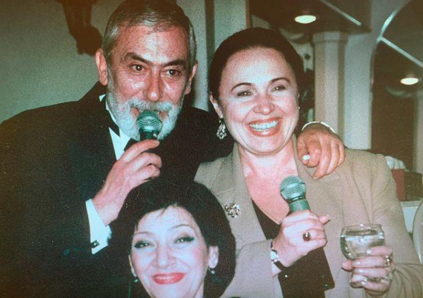 Две легенды! Надежда Бабкина похвасталась архивным фото с Нани Брегвадзе 
