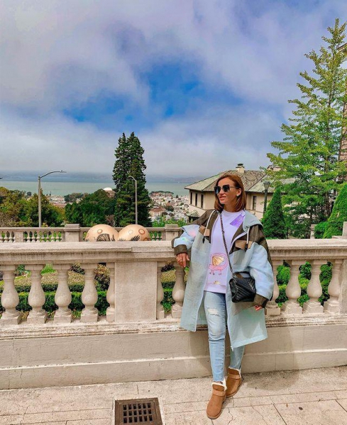 Угги и пальто! В чем Анфиса Чехова проводит свое «американское» лето