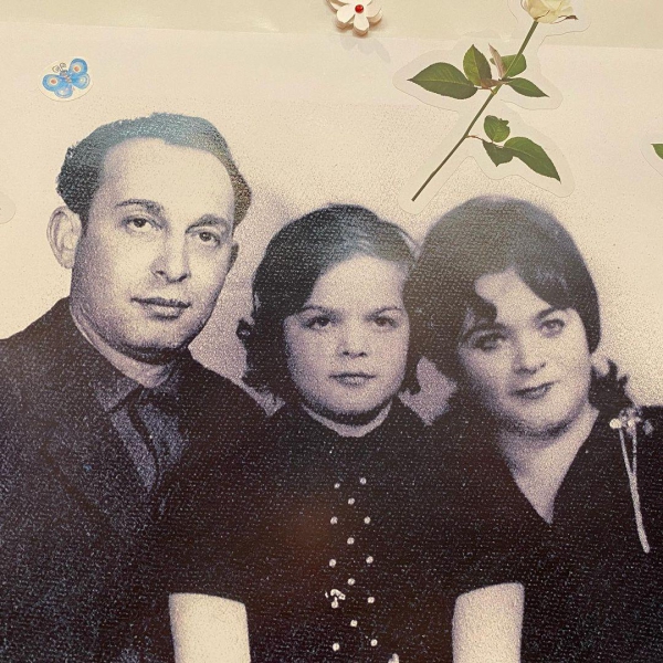 Мне их очень не хватает: Лариса Долина показала архивное фото с родителями