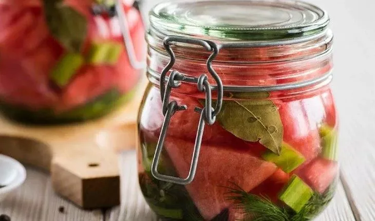 Маринованные арбузы имеют специфический вкус, но многим он нравится