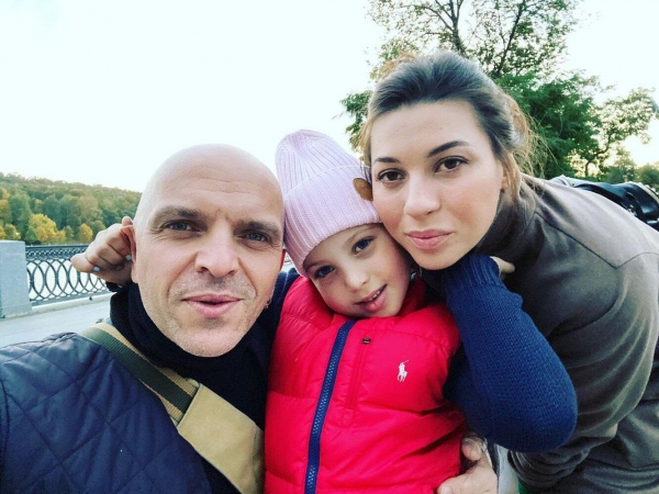 Игнорирует звонки и сообщения! Солист группы «Непара»  сообщил о пропаже старшей дочери