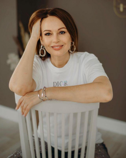 Ирина Безрукова на новых фотографиях выглядит на четверть века моложе