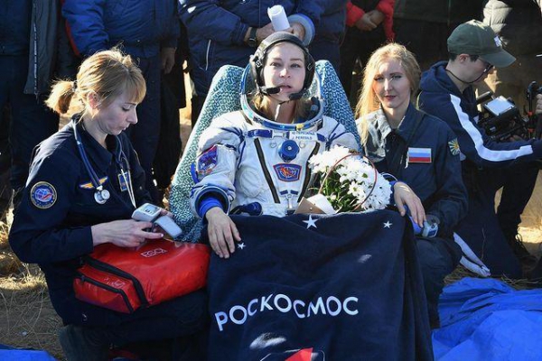 Выдыхайте! Юлия Пересильд впервые вышла на связь с поклонниками после возвращения с МКС
