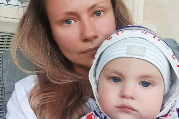 Как будто понимает! Мария Миронова «познакомила» младшего сына со знаменитым дедушкой