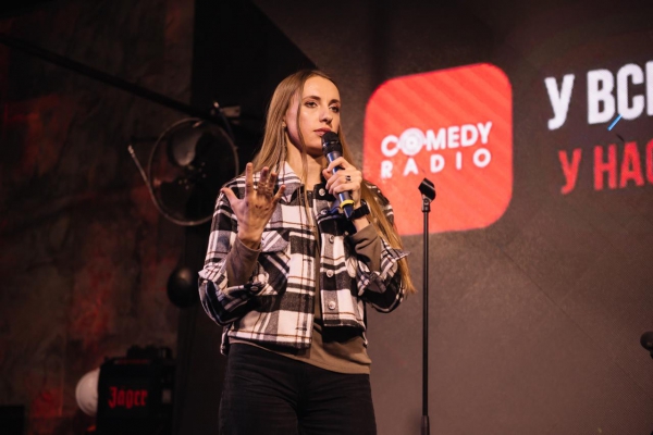 Викторию Складчикову выдали замуж на дне рождения Comedy Radio