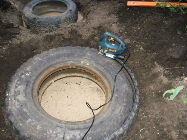 Срезаем верх покрышки