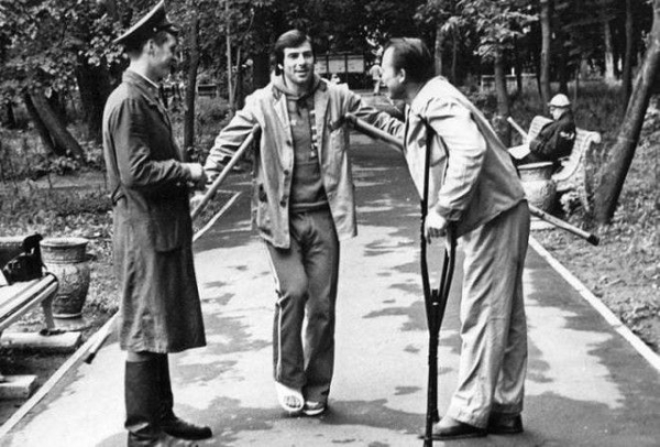 Хоккеист после травмы полученной в аварии в 1976 г Фото slavikaplivejournalcom