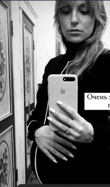Саша Савельева показала фото с округлившимся животом и призналась, что мечтает стать мамой еще раз