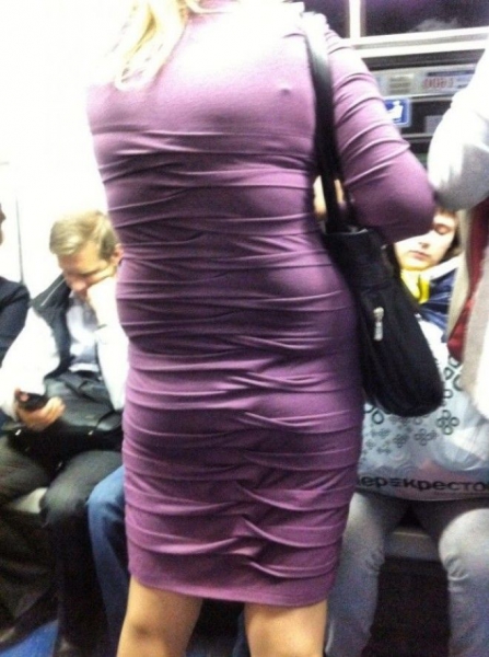 SМодные люди в метро осторожно здесь может быть ваша фотография