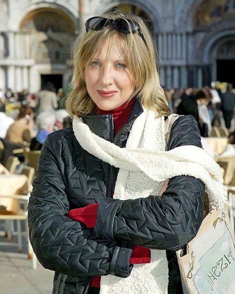 Хорошо мазать под глазами! Елена Яковлева рассказала о плюсах нанесения мази от геморроя на лицо