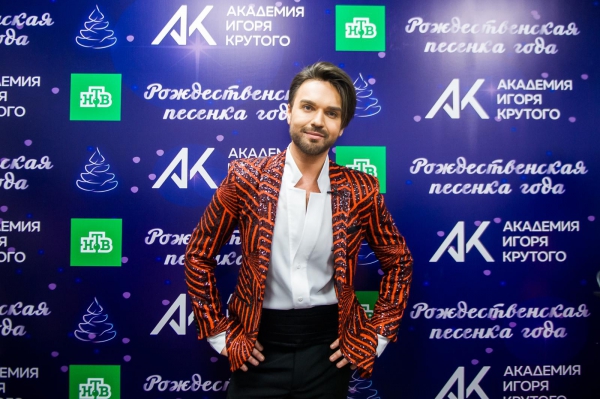 Помолодевшая Лариса Долина, элегантная Зара и другие звезды на «Рождественской Песенке года»