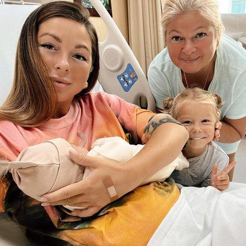 Невероятная нежность! Нюша показала снимки с семьей и новорожденным сыном