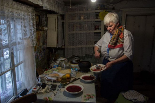 Люська Людмила Вячеславовна единственная жительница села Головкино в Псковской области