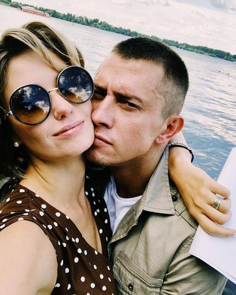 Павел Прилучный дал поклонникам понять, что он вернулся в семью