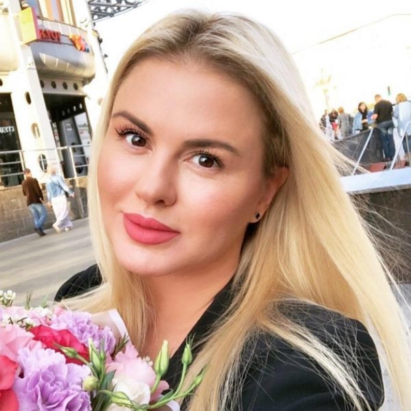 Коллекционер звезд: Анна Семенович вспомнила, как едва не стала жертвой мошенника
