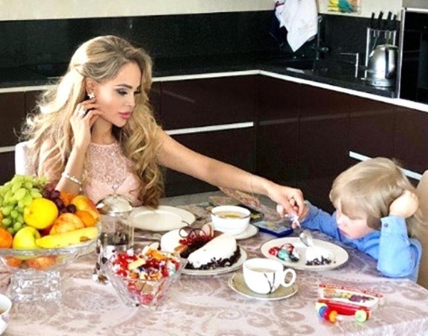 Анна Калашникова пожаловалась, что отец ее ребенка не вспоминает о нем