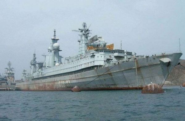 Судно большого водоизмещения разбирается вручную за 3-4 месяца. Металл грузят на грузовики и вывозят.
