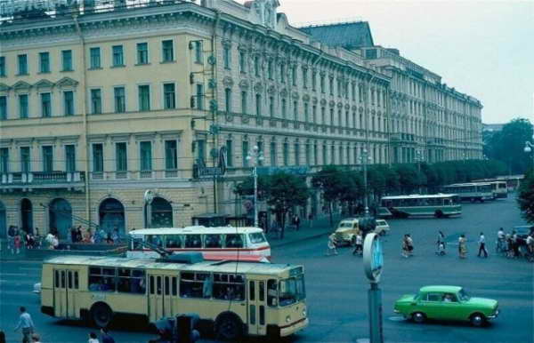 Прогулка по улицам Советского Союза Прогулка по улицам Советского Союза