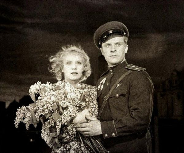 Ее фото не найти в интернете, публика не знает о ней ничего. Тайна матери Татьяны Самойловой наконец раскрыта