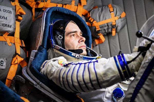 Премьера без кинотеатров: Оксана Акиньшина, Петр Федоров и Федор Бондарчук о съемках в новом космическом триллере «Спутник»