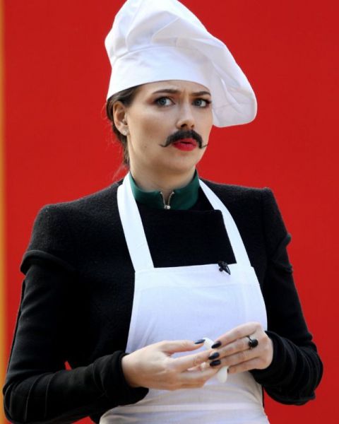 Настасья Самбурская с усами