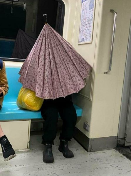 человек в зонте человек в зонте