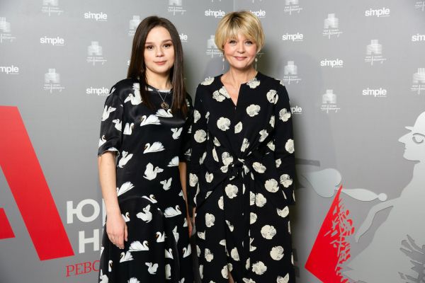 Беременная Марина Кравец, Юлия Меньшова и другие звезды на открытии выставки «Юрий Анненков. Революция за дверью» 