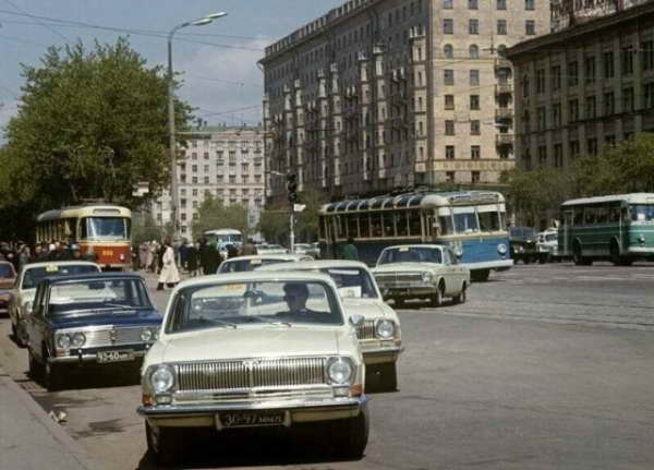 Прогулка по улицам Советского Союза Прогулка по улицам Советского Союза